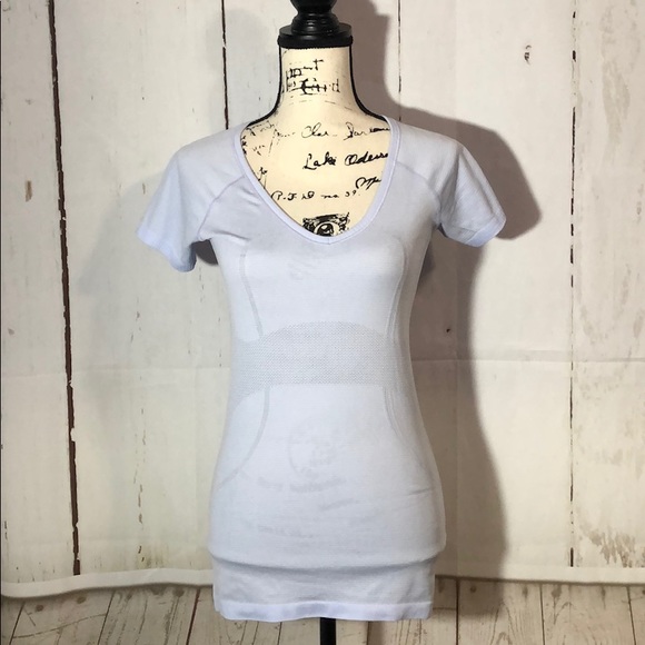 lululemon athletica Tops - Lululemon workout tee
